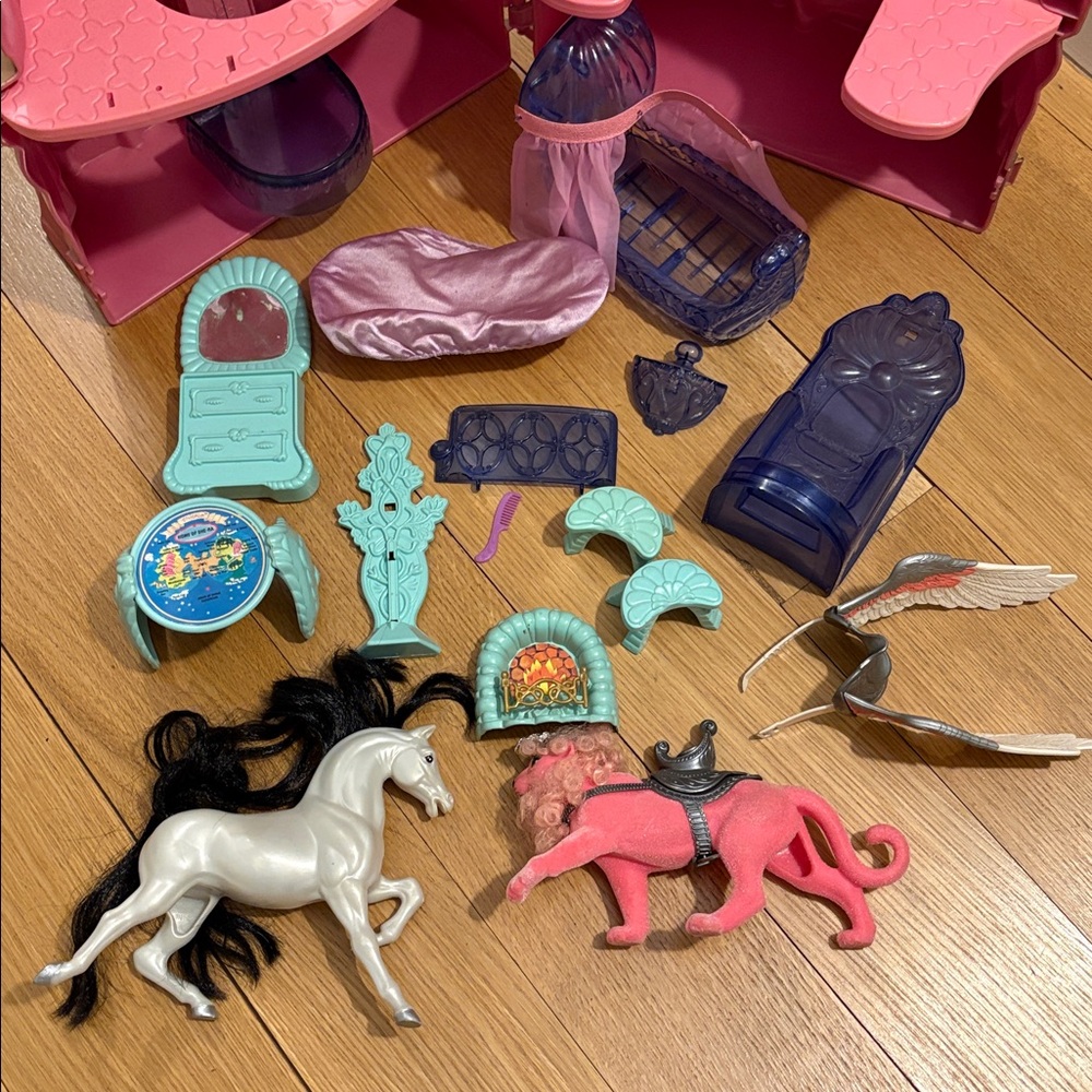 SHE-RA Crystal Castle and Playset - Picture 9 of 13